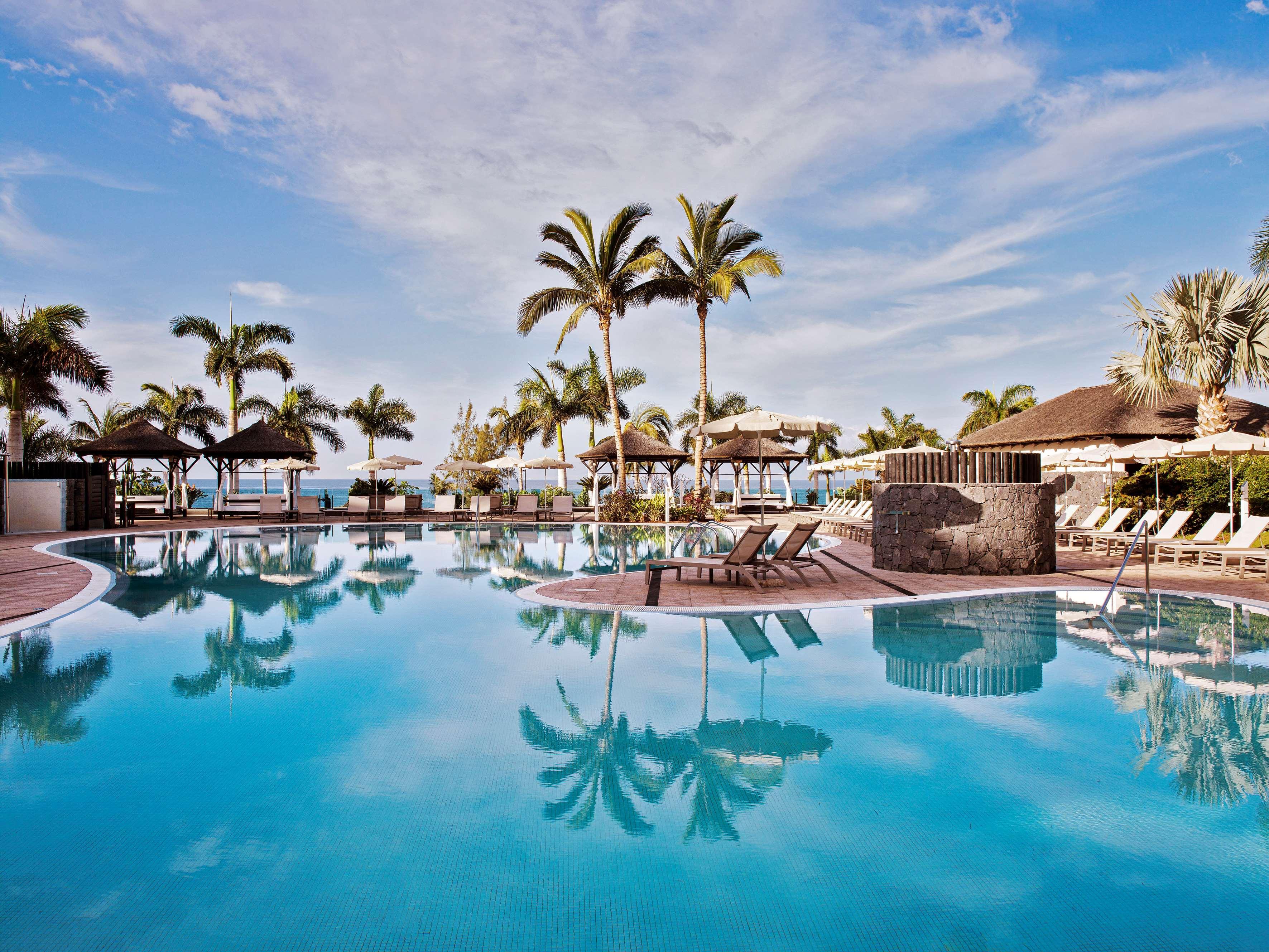 伊索拉宫美利亚水疗大酒店及度假村 Alcalá la Real 外观 照片 The pool at the Sheraton Maldives Resort & Spa