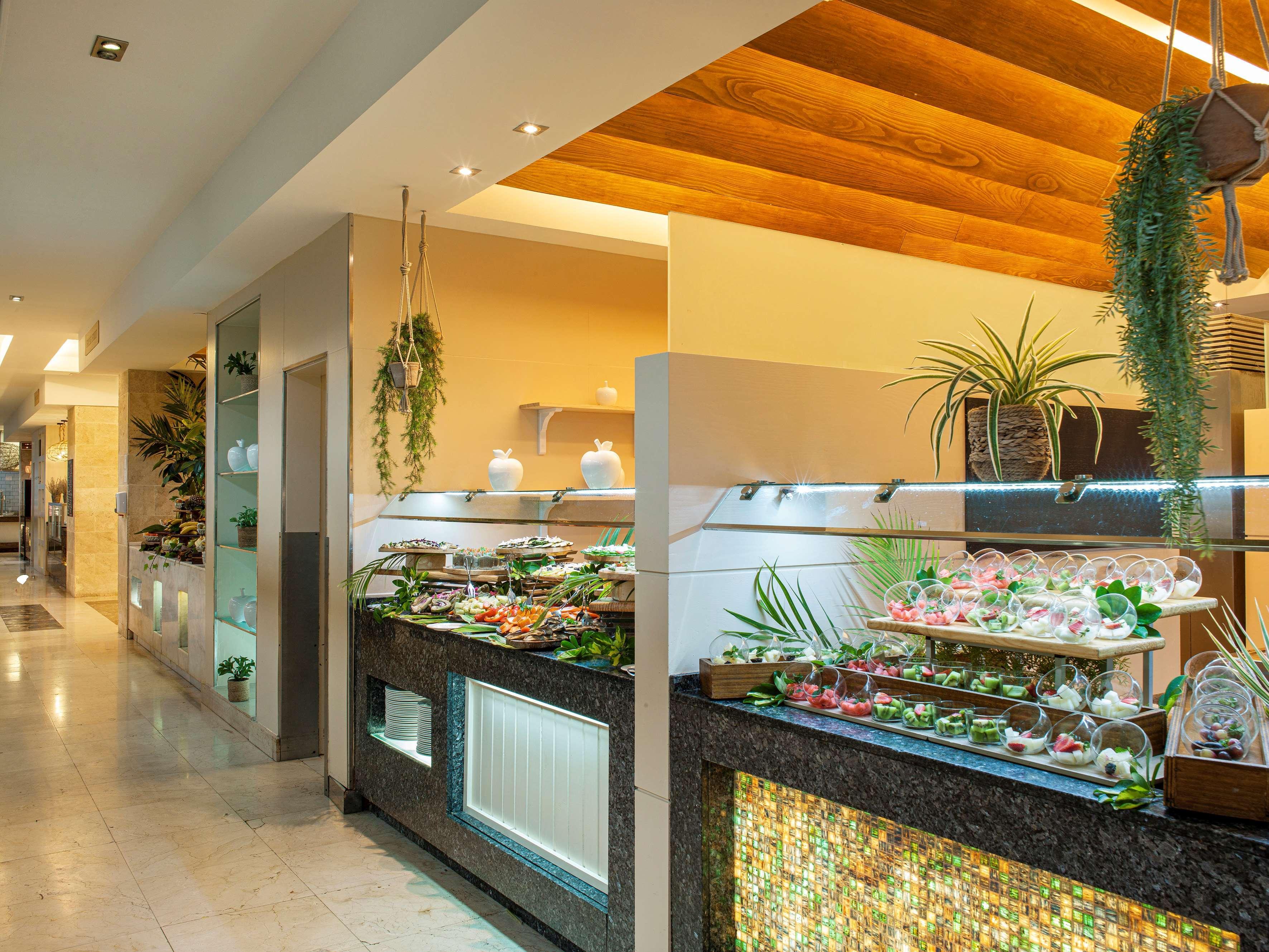 伊索拉宫美利亚水疗大酒店及度假村 Alcalá la Real 外观 照片 A buffet at a hotel