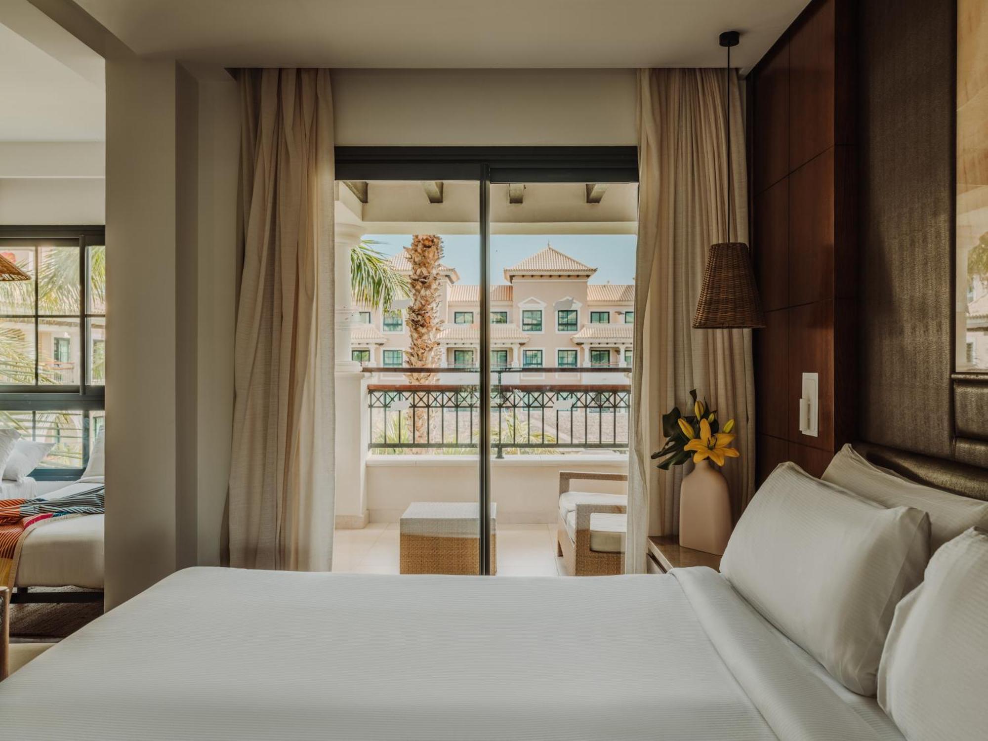 伊索拉宫美利亚水疗大酒店及度假村 Alcalá la Real 外观 照片 A bedroom at the Westin La Paloma