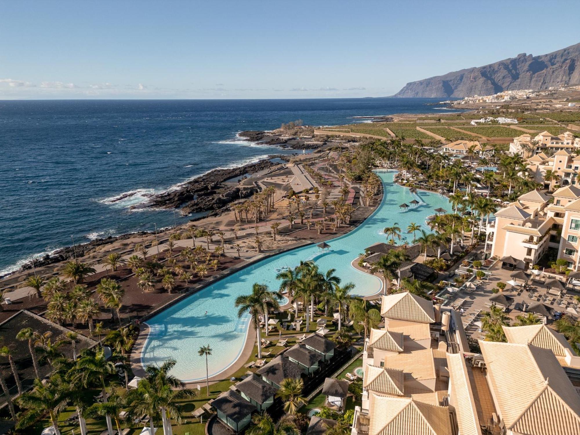 伊索拉宫美利亚水疗大酒店及度假村 Alcalá la Real 外观 照片 The resort's lagoon